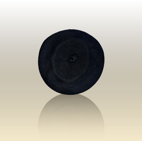 Boina Vasca de hilo con forro, sin tafilete y  vuelo de 32cm. Color negra